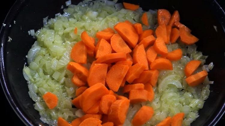 Para preparar lo básico tártaro, freír verduras