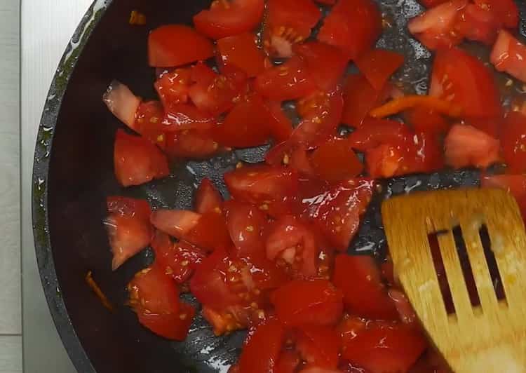 To make the basil, fry the tomatoes