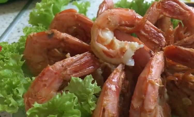 Comment faire cuire des crevettes argentines dans une sauce à l'ail