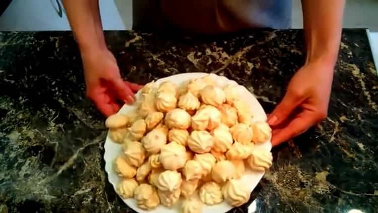 Kako naučiti kako kuhati ukusne meringue u pećnici prema klasičnom receptu