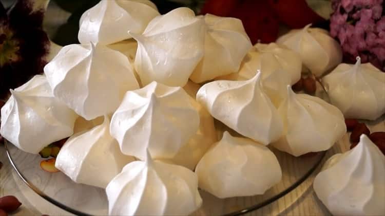 Meringue: a step-by-step classic recipe with photos