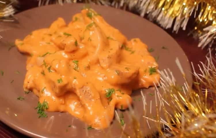 Stroganoff de carne de cerdo con salsa lista