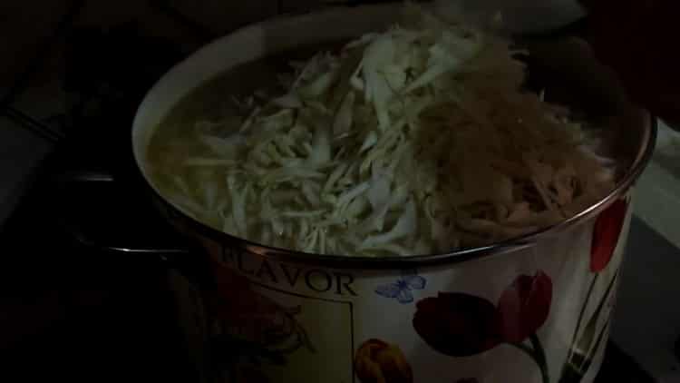 For cooking borsch with beans, chop cabbage