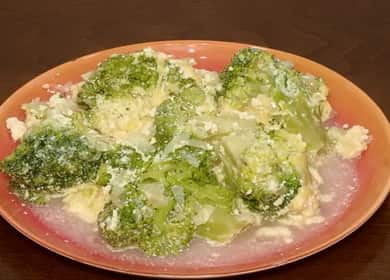 Brócoli en salsa cremosa - cocine en una olla de cocción lenta