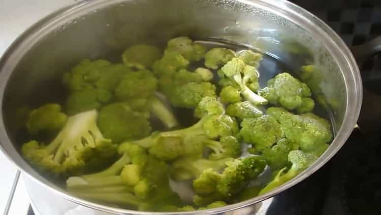 Préparez les ingrédients pour le brocoli