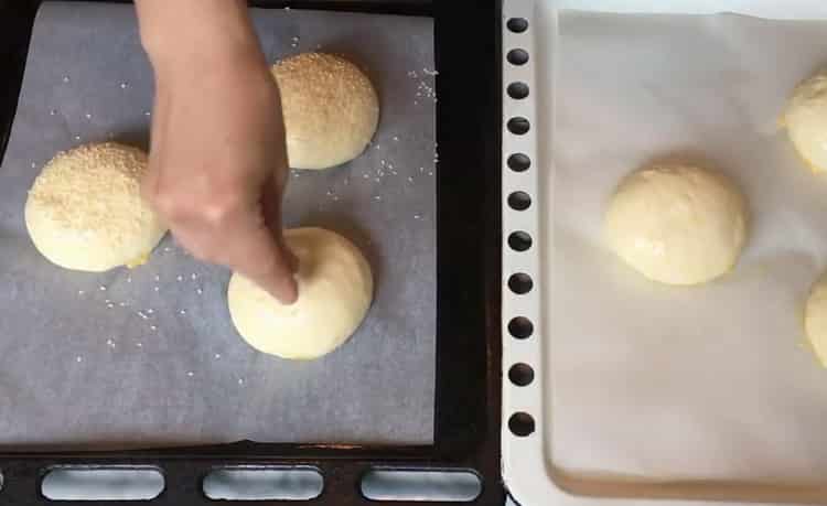 Burger rolls according to a step by step recipe with photo