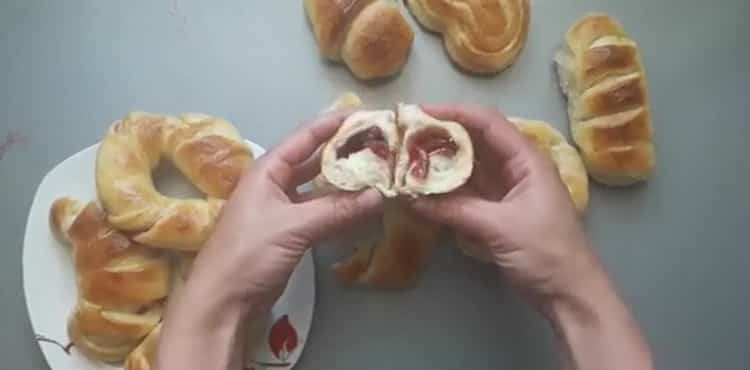 La receta más fácil para los rollos de masa de levadura de pan de jengibre