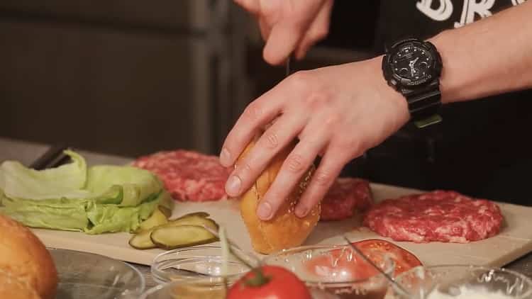 Pour faire un hamburger, préparez un petit pain