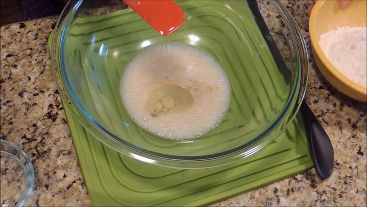 Prepara los ingredientes para la masa.