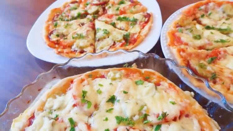 Brzo tijesto za pizzu bez kvasca, mlijeka, kefira i kiselog vrhnja - za samo 2 minute