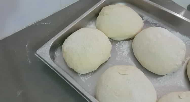 To make dumplings with potatoes, put the dough on a tray