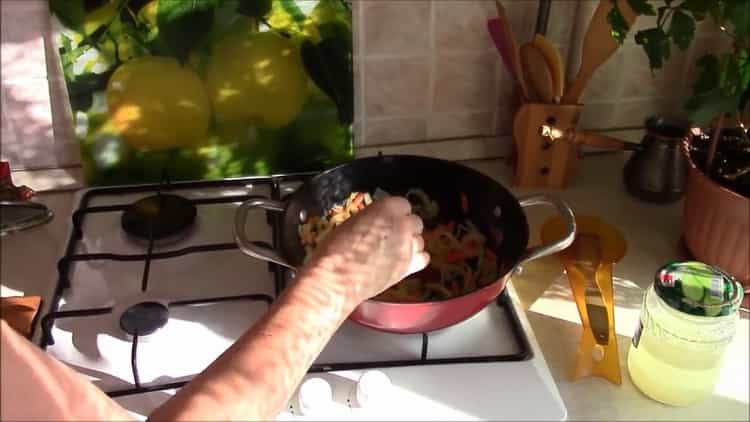 Fry vegetables for cooking