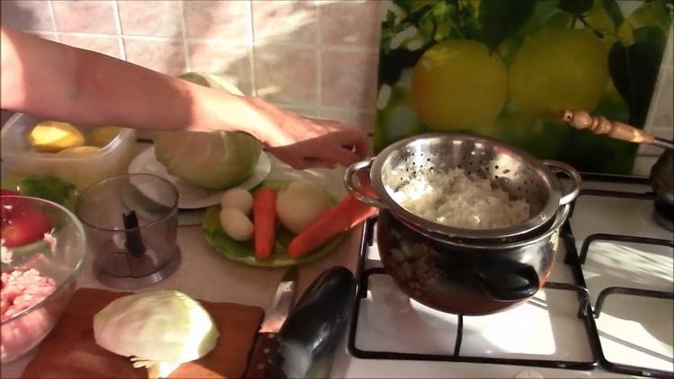 Cocinar una guarnición para albóndigas