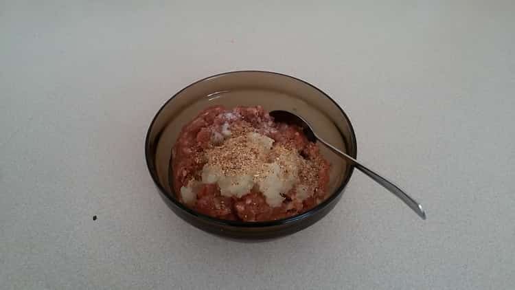 napravite gnijezda za tjesteninu s mljevenim mesom u pećnici