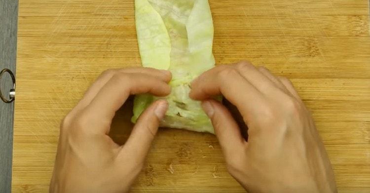We form cabbage rolls.