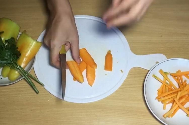 Para cocinar fideos, picar zanahorias