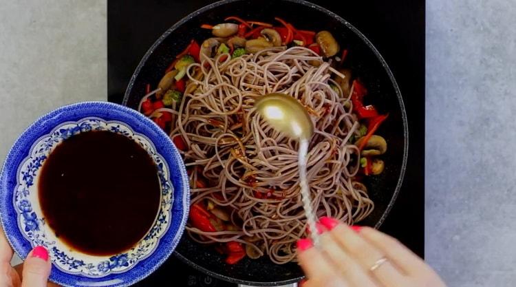 For cooking buckwheat noodles with vegetables, pour the sauce