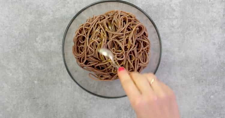 To make buckwheat noodles with vegetables, add olive oil