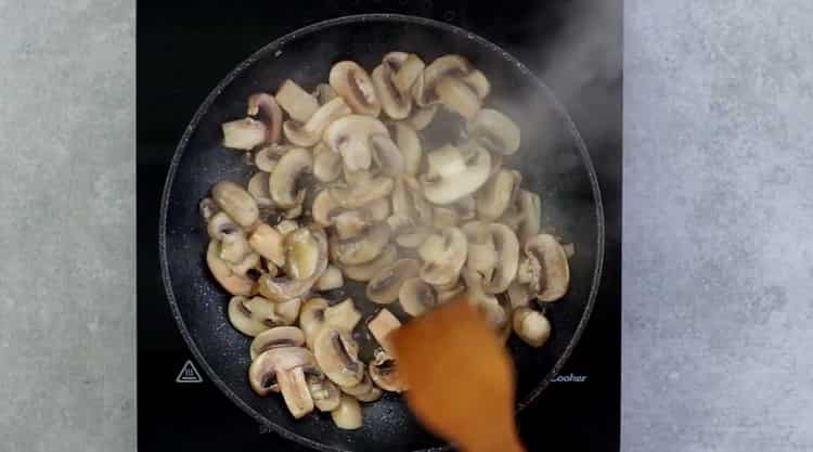 To make buckwheat noodles with vegetables, fry the mushrooms