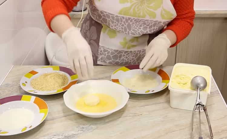 Prepare eggs for fried ice cream