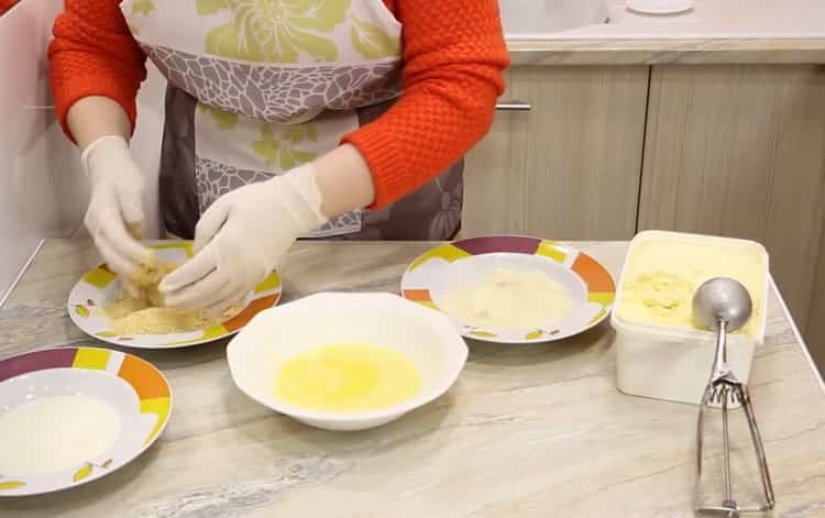 Para hacer helado frito, pan rallado empanado