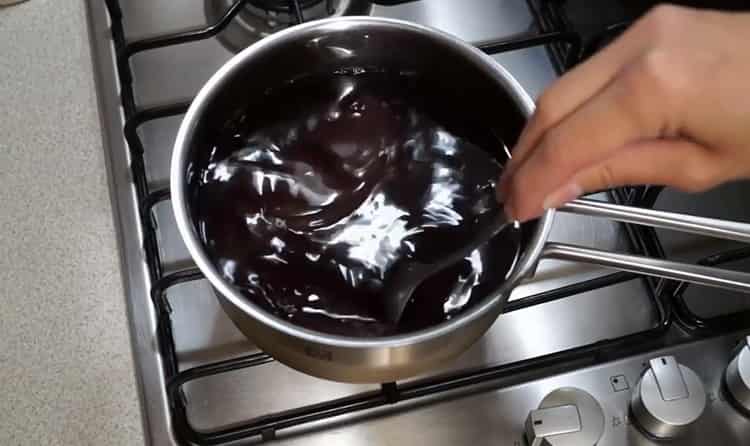 Dissolve gelatin to make jelly