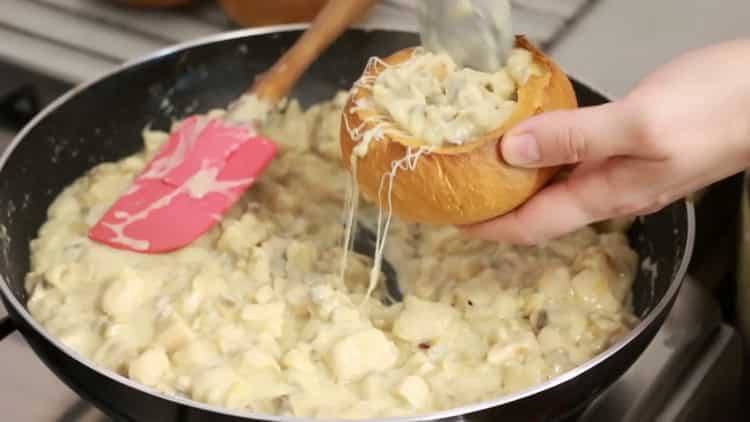 Para cocinar, llena los bollos