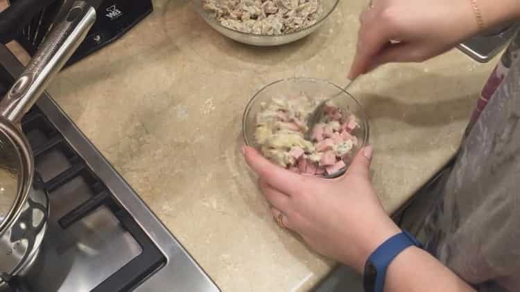 Pour faire la julienne en tartelettes, préparez la garniture