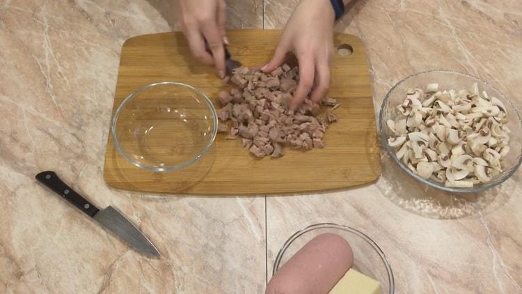 Da biste napravili julienne u tartletima, pripremite sastojke