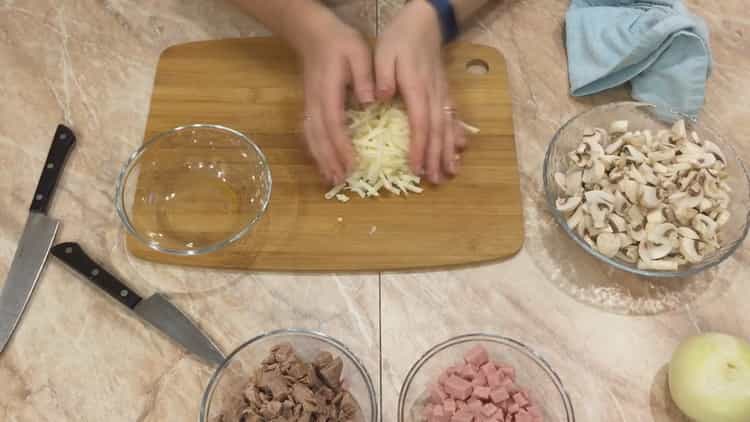 To make julienne in tartlets, grate cheese