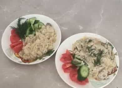 Julienne au poulet et aux champignons dans une casserole - simple et délicieux