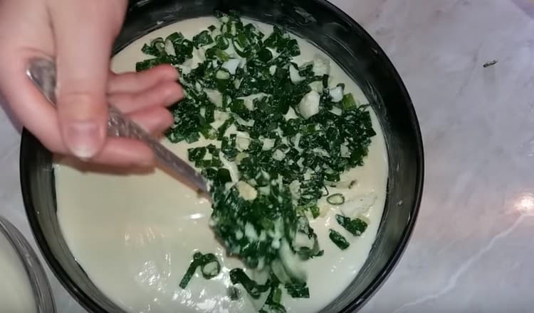 Pour half the dough into the mold, spread the filling on it.