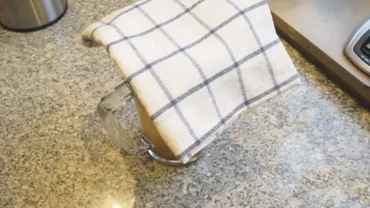 To make tea, cover the cup with a napkin