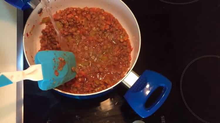Mix the ingredients for lentils.