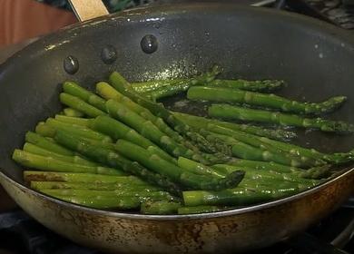 How to cook fresh green asparagus - the best side dish of vegetables 🥣