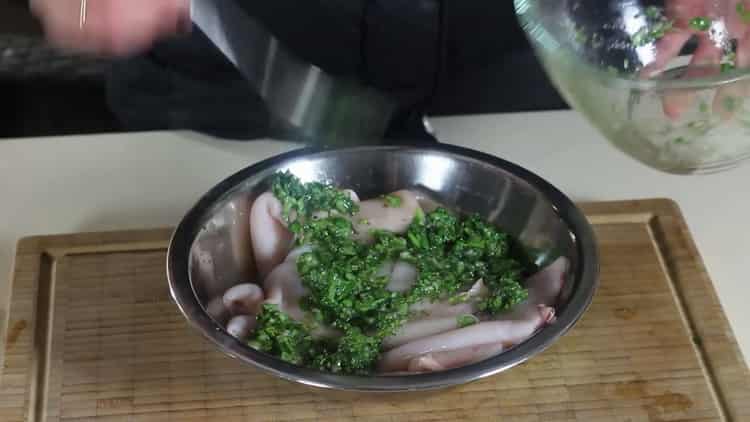 Pour faire des calamars, préparez une vinaigrette
