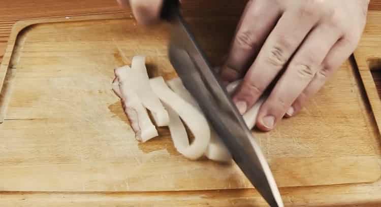 To make squid, chop the ingredients