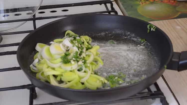 To cook, fry vegetables