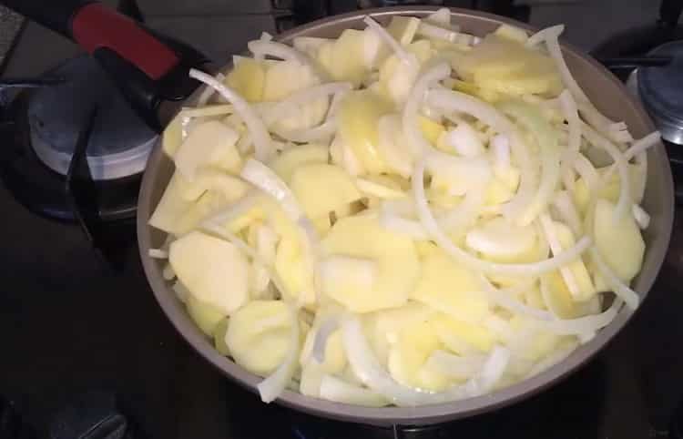 Tostadas, freír las cebollas