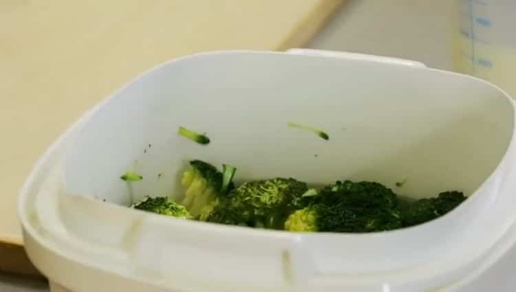 Cook broccoli to cook