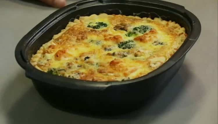 el quiche con salmón y brócoli está listo