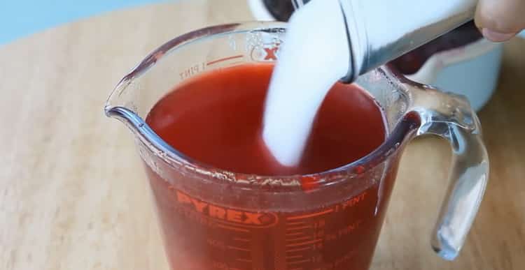 Adăugați zahăr pentru a face mousse de afine