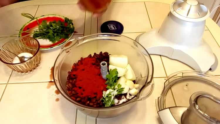 Pour préparer les côtelettes, broyer les ingrédients dans un mélangeur