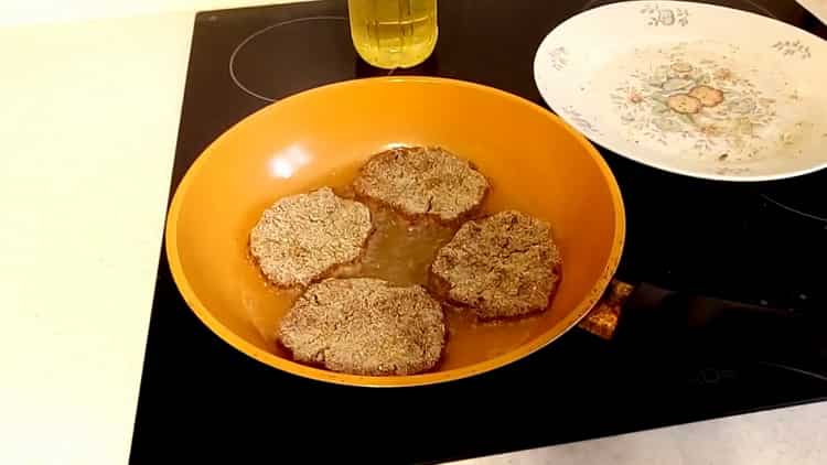 Chuletas de frijoles magras según una receta paso a paso con foto