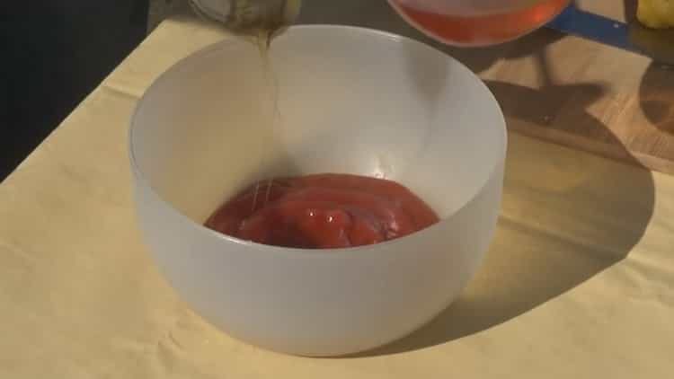 Combinez le beurre et le ketchup pour faire des crevettes