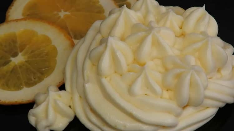 Pastel de crema suave hecho de queso Mascarpone y naranja kurdo