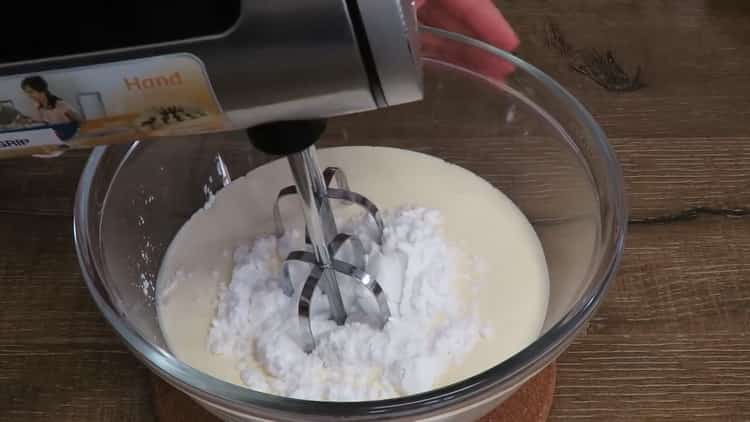 Cooking cream with mascarpone for the cake