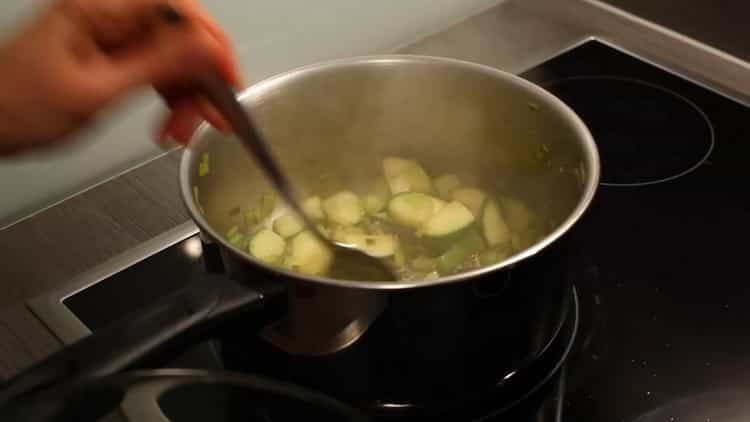 Tostadas, freír los ingredientes.