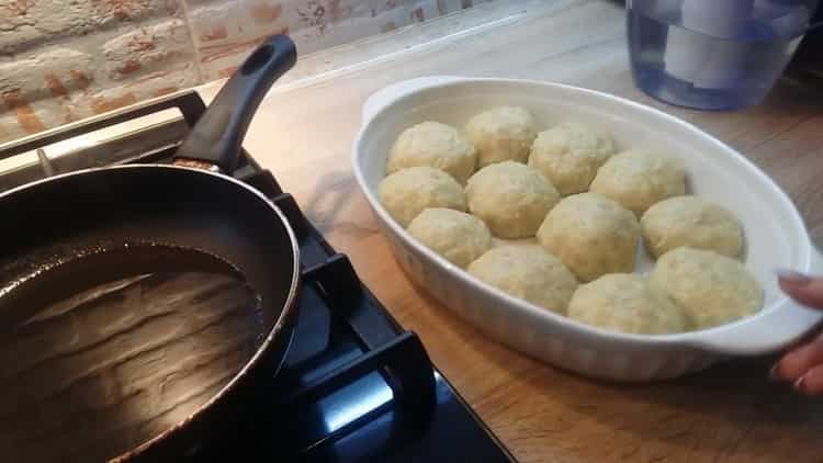 To prepare meatballs, prepare a form