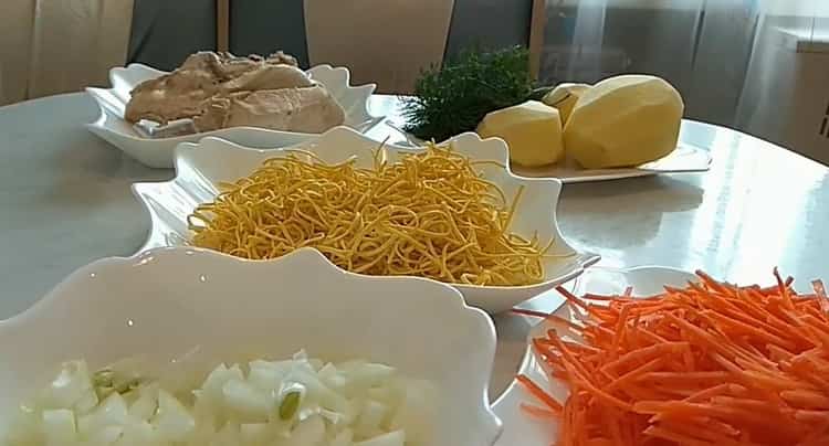 Chop vegetables to make noodle soup.